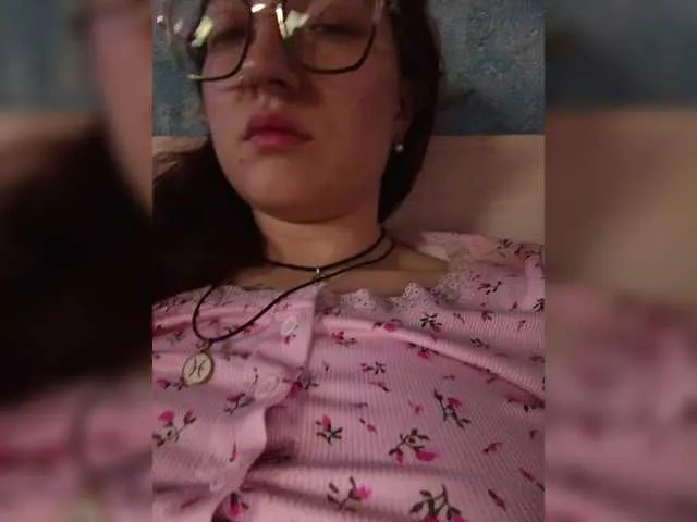 Offline Rosia-Guess on BongaCams