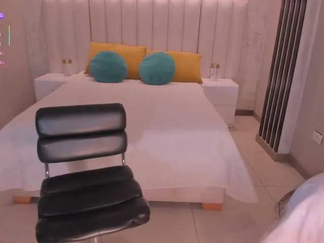 Offline TaraLawrence on BongaCams