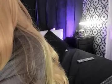 Freechat adeelinee on Chaturbate