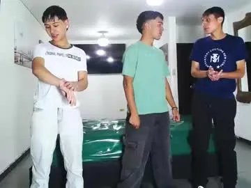 Freechat benz_boys on Chaturbate