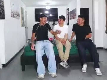 Freechat benz_boys on Chaturbate