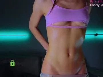 Group crazzy_cherry on Chaturbate