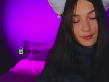 Group crazzy_cherry on Chaturbate