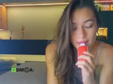 Group crazzy_cherry on Chaturbate