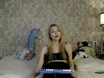 Freechat ellamilla on Chaturbate