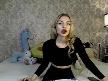 Freechat ellamilla on Chaturbate