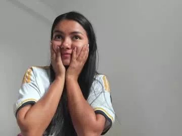 Freechat emi_latingirl on Chaturbate