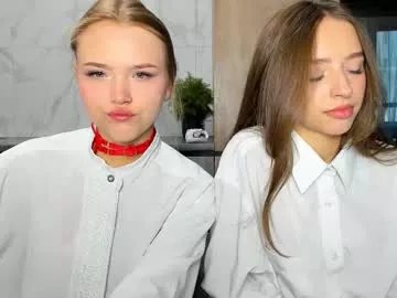 Freechat flooora_0 on Chaturbate