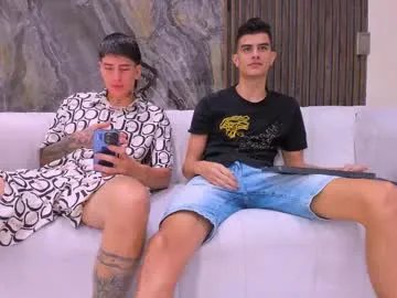 Freechat heteros_men on Chaturbate