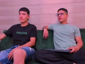 Freechat heteros_men on Chaturbate