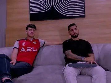 Freechat heteros_men on Chaturbate