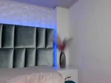 Freechat hollypeach_ on Chaturbate