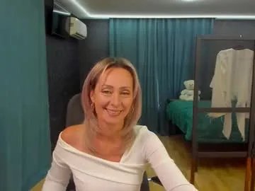 Freechat julia__cherry_ on Chaturbate