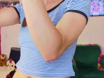 Freechat kittyzenn on Chaturbate