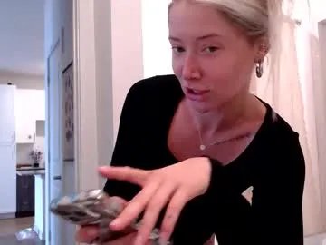 Freechat lilyyymonroee on Chaturbate