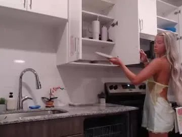 Freechat lilyyymonroee on Chaturbate