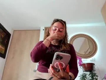 Freechat little_izzi on Chaturbate