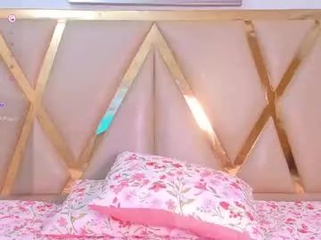 Freechat littleebonymommy on Chaturbate