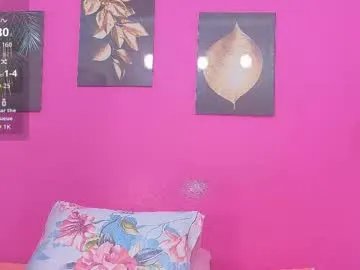 Freechat littleebonymommy on Chaturbate