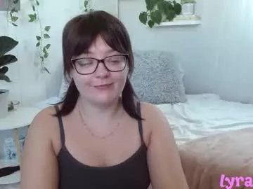 Freechat lyrajrose on Chaturbate