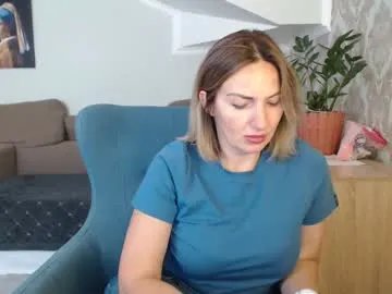 Freechat mallinia on Chaturbate