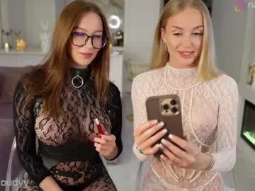 Freechat mia_cloudy on Chaturbate