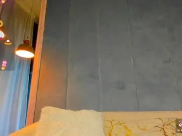 Freechat sassyt33n on Chaturbate