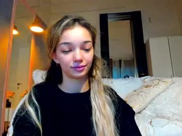 Freechat sassyt33n on Chaturbate