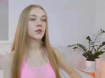 Freechat suzipons on Chaturbate