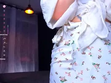 Freechat tinnymollys01 on Chaturbate