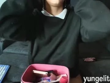 Freechat yungelitamor_ on Chaturbate