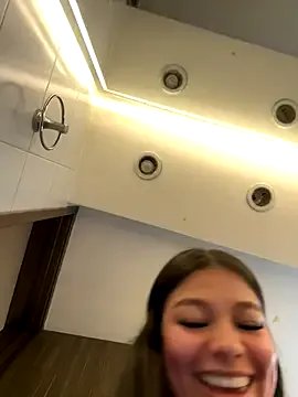 Freechat Alyshanon18 on StripChat