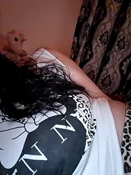 Freechat Ariana381 on StripChat