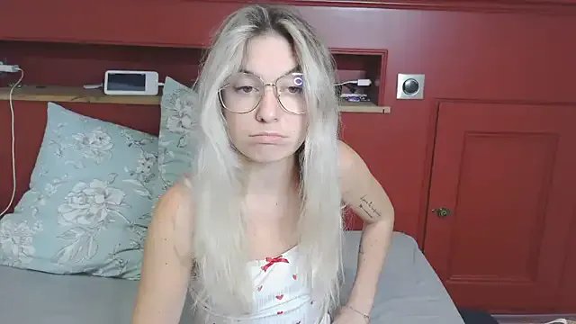 Freechat carlaaa on StripChat