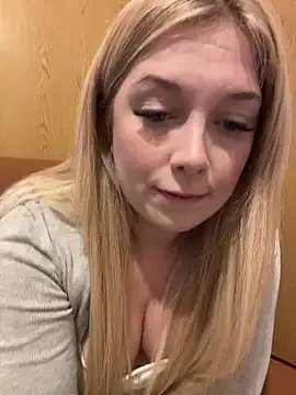 Group CherryAuroraa on StripChat