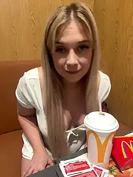 Group CherryAuroraa on StripChat