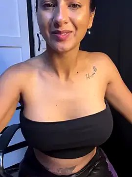 Freechat chicachocolate01 on StripChat