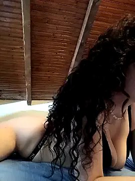 Freechat CurlyElisa on StripChat