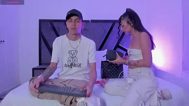 Freechat DerryAndIzzy on StripChat