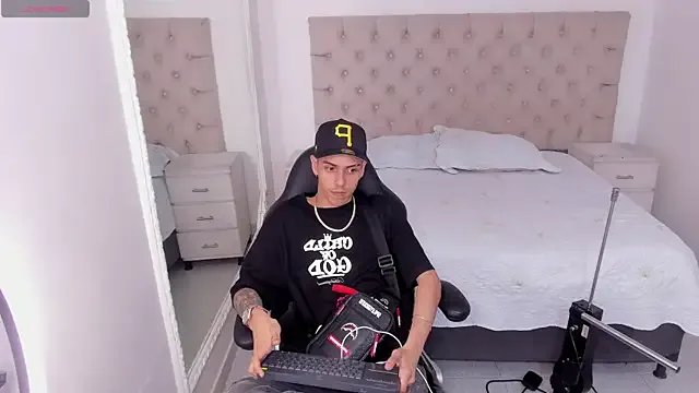 Freechat DerryAndIzzy on StripChat