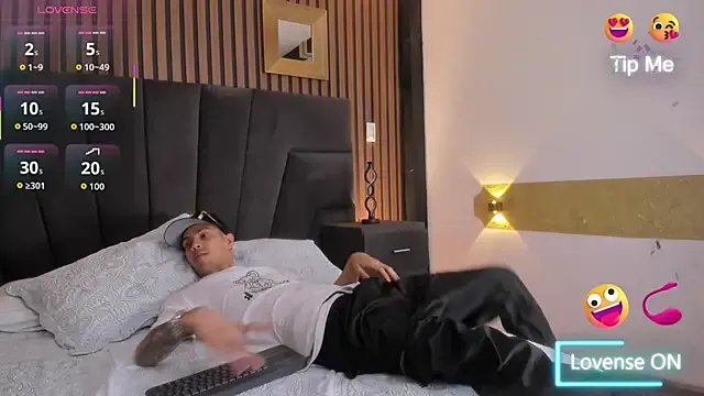 Freechat DerryAndIzzy on StripChat