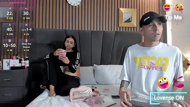 Freechat DerryAndIzzy on StripChat