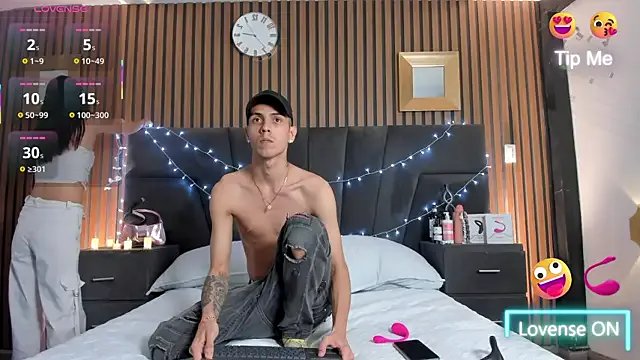 Freechat DerryAndIzzy on StripChat