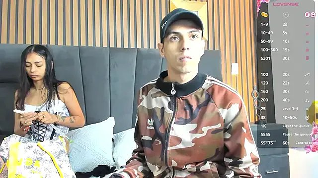 Freechat DerryAndIzzy on StripChat