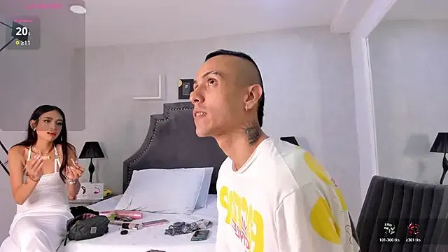 Freechat DerryAndIzzy on StripChat