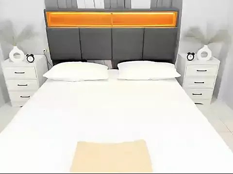 EllaCalifa on StripChat 