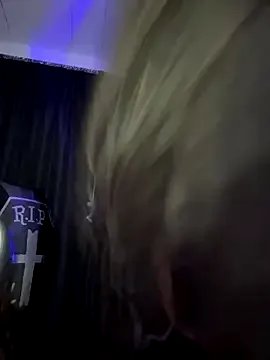 Freechat Emaa- on StripChat