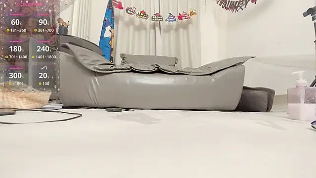 Freechat fox-yiyi on StripChat