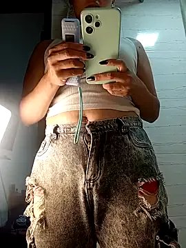 Freechat Fox_Roxxan on StripChat