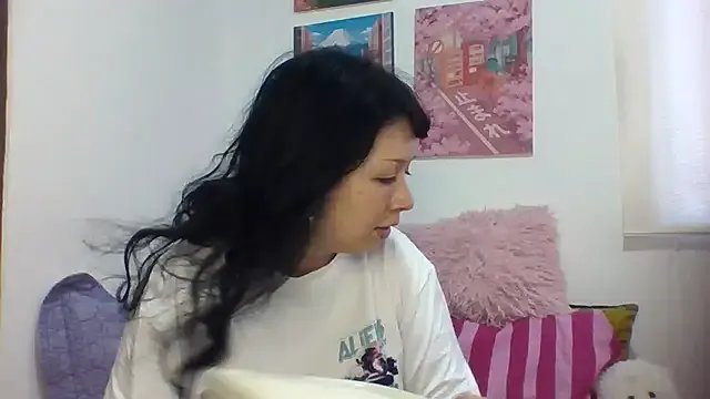 Freechat Haru_Queenn on StripChat